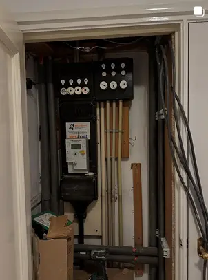 Nieuwe meterkast ivm. nieuwe keuken met aantal aparte groepen erbij . #electro #thenetherlands🇳🇱 #meterkast #meterkastvervangen